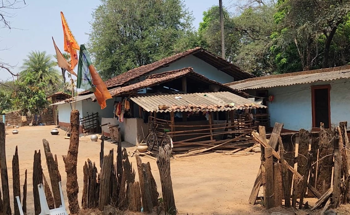 क्या यही है विकास? झोपड़ी में रहने को मजबूर है Bastar से पूर्व सांसद का परिवार, गांव की हालत देख आ जाएंगे आंसू