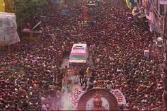 Crowd Makes Way For Ambulance During Rang Panchami In Indore Crowd Makes Way For Ambulance During Rang Panchami In Indore