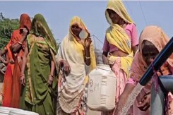 रतलाम में बूंद-बूंद के लिए तरसे 2 हजार से ज्यादा लोग! रतलाम में बूंद-बूंद के लिए तरसे 2 हजार से ज्यादा लोग!