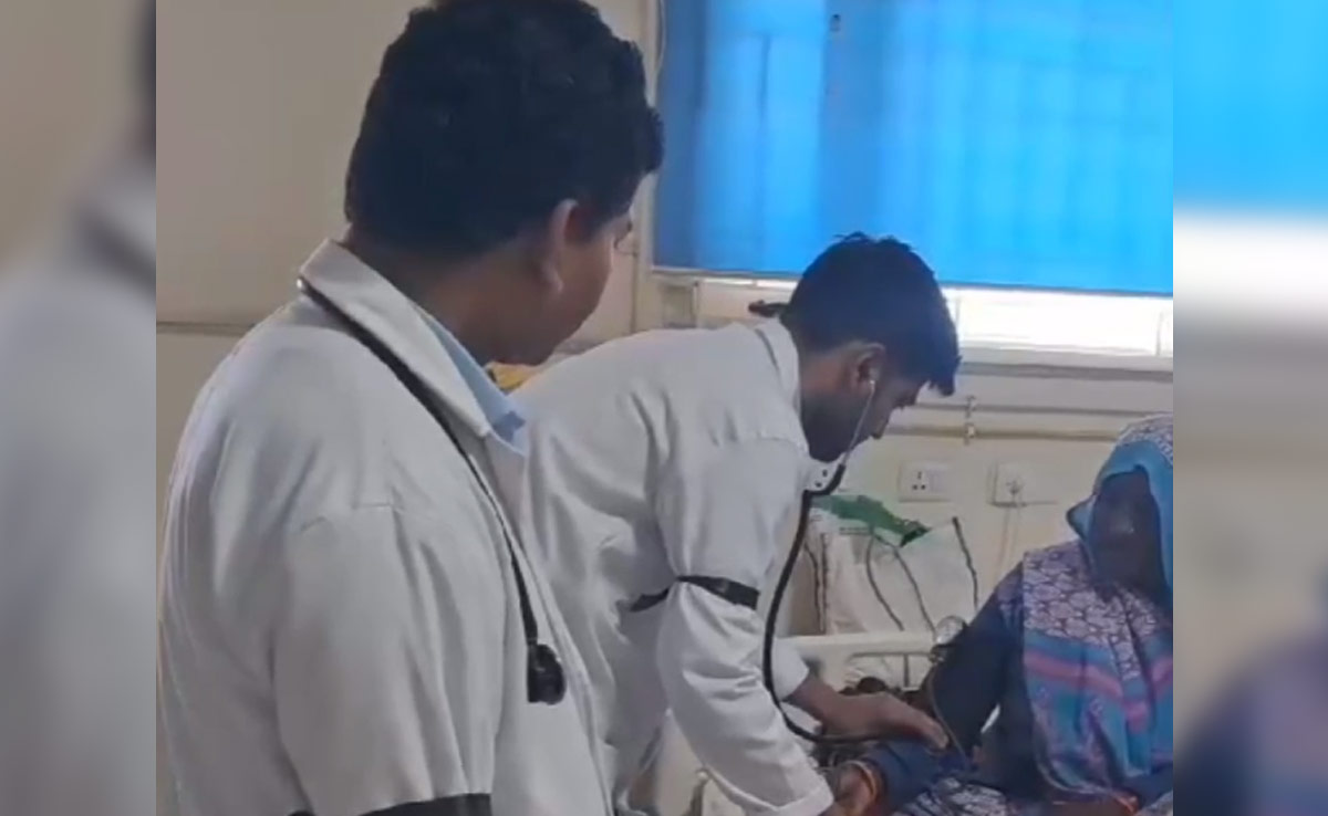 MP में चरमरा सकती है स्वास्थ्य सेवाएं! काली पट्टी बांधकर काम कर रहे जूनियर डॉक्टर, जानें पूरा मामला