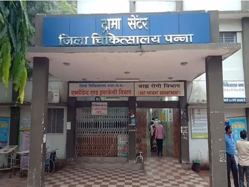 NDTV पड़ताल: पन्ना हॉस्पिटल में आउटसोर्सकर्मियों के PF-वेतन में करोड़ों का घोटाला! ब्लैकलिस्टेड कंपनी को दिया टेंडर