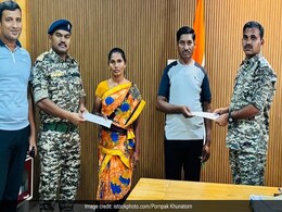 Sukma: 7 लाख के इनामी नक्सली दंपति ने छोड़ा नक्सलवाद, बिना हथियार के किया सरेंडर Sukma: 7 लाख के इनामी नक्सली दंपति ने छोड़ा नक्सलवाद, बिना हथियार के किया सरेंडर