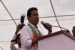 चूरु से कांग्रेस प्रत्याशी कस्वां ने बीजेपी पर साधा निशाना चूरु से कांग्रेस प्रत्याशी कस्वां ने बीजेपी पर साधा निशाना