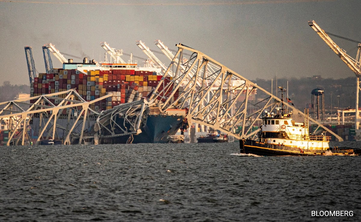 US City In "State Of Emergency" As Bridge Collapses Due To Ship Collision