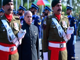 Cash-Strapped Pak Bans Red Carpets At Official Events To Cut Costs Cash-Strapped Pak Bans Red Carpets At Official Events To Cut Costs