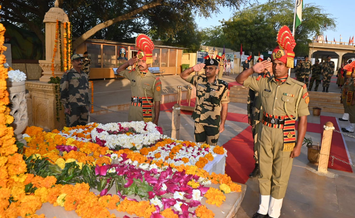 भारत-पाक सीमा पर बड़ी चुनौती है जैसलमेर का तापमान, बोले नवनियुक्त महानिरीक्षक मकरंद देउस्कर