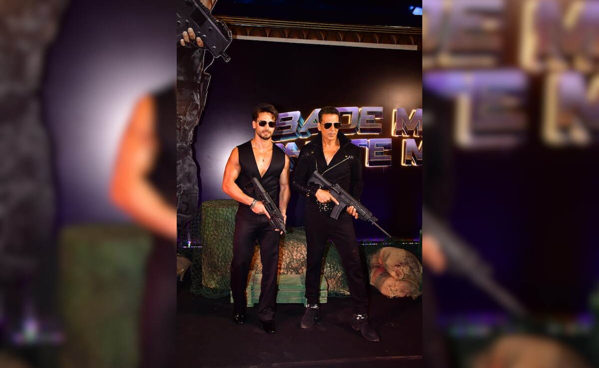 Akshay Kumar's Zinger For <i>Bade Miyan Chote Miyan</i> Co-Star Tiger Shroff: "<i>Hamesha Ek Hi Disha Me Raha Karo</i>"