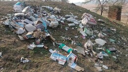 Chhattisgarh News : धमतरी में खुलेआम फेंका जा रहा Medical Waste, जिम्मेदार कौन?&nbsp;