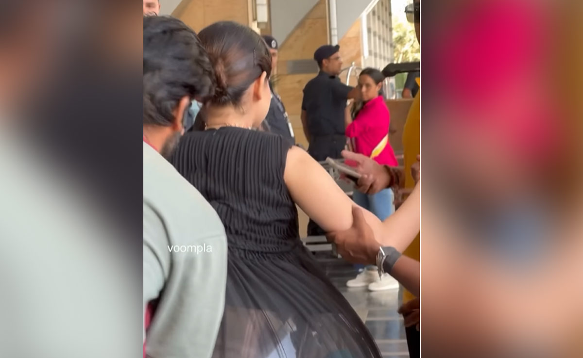 VIDEO:&nbsp;उर्फी जावेद के सोलर सिस्टम वाले ड्रेस को देख सोशल मीडिया यूजर्स ने पकड़ लिया सिर,&nbsp;बोले- पूरा ब्रह्माण्ड...