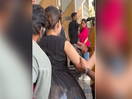 VIDEO: उर्फी जावेद के सोलर सिस्टम वाले ड्रेस को देख सोशल मीडिया यूजर्स ने पकड़ लिया सिर, बोले- पूरा ब्रह्माण्ड... VIDEO: उर्फी जावेद के सोलर सिस्टम वाले ड्रेस को देख सोशल मीडिया यूजर्स ने पकड़ लिया सिर, बोले- पूरा ब्रह्माण्ड...