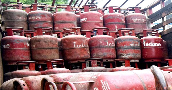Indian Gas PM Modi Announces Rs 100 Cut In Cooking Gas Cylinder Prices On Women's Day
