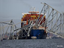 Video: Minutes After Departure, Faltering Container Ship Crashes Into US Bridge Video: Minutes After Departure, Faltering Container Ship Crashes Into US Bridge