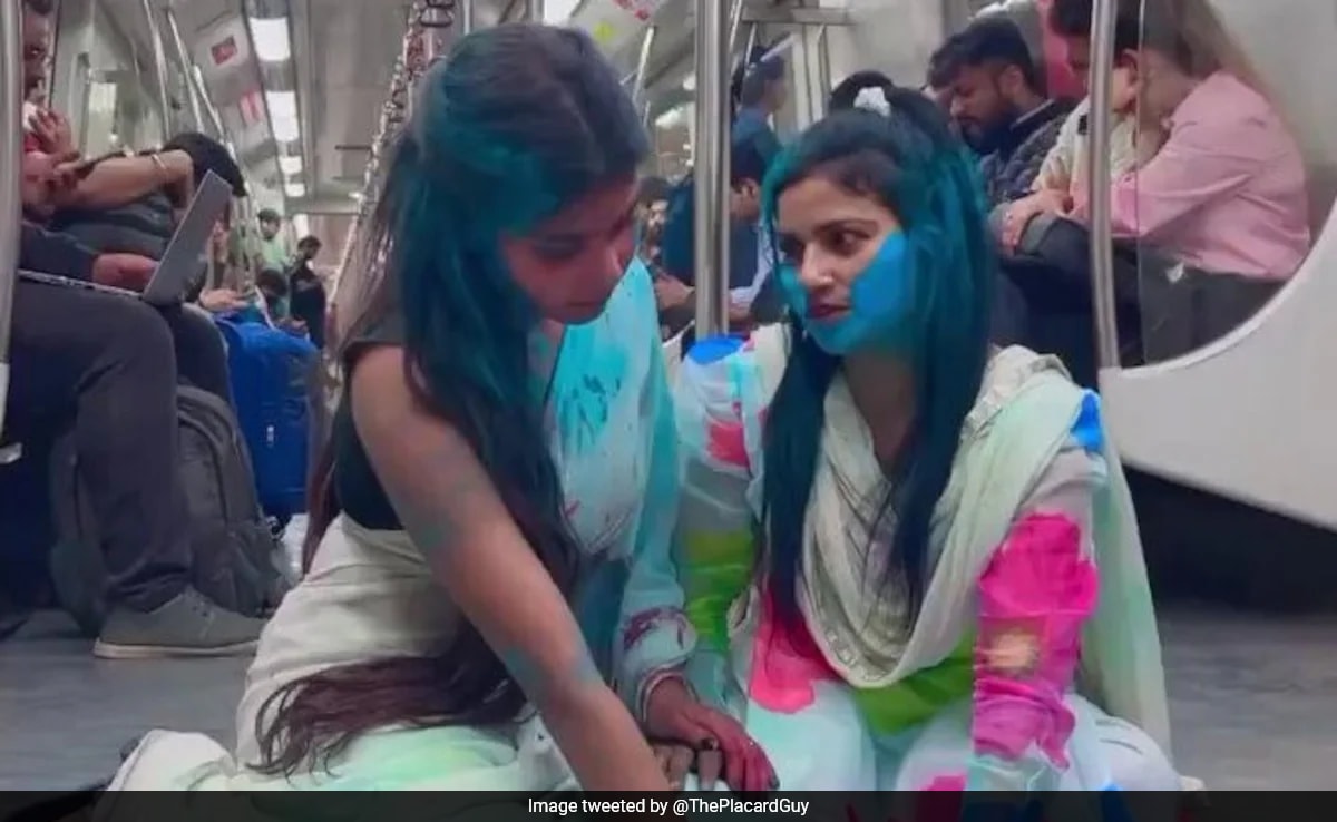 "Metro Station Or Seduction Station": Holi Celebration Inside Delhi Metro Sparks Debate On Internet - Vimarsana News