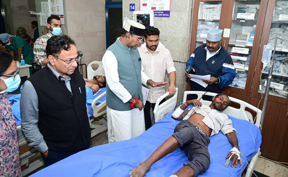 Raisen Road Accident: सड़क हादसे में अब तक 6 की मौत, एम्स में चल रहा घायलों का इलाज