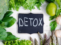 Full Body Detox करने के लिए घर पर ही बना लें इन चीजों का पानी, सुबह उठकर पीने से होते हैं ये फायदे Full Body Detox करने के लिए घर पर ही बना लें इन चीजों का पानी, सुबह उठकर पीने से होते हैं ये फायदे