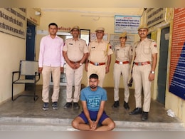 गाय के बाड़े में तिरपाल से छिपाकर रखा था एक करोड़ का गांजा, पुलिस ने की जब्त, एक तस्कर गिरफ्तार