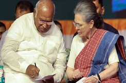 Lok Sabha Election 2024: इस फॉर्मूले से बनी कांग्रेस की पहली लोकसभा लिस्ट! Lok Sabha Election 2024: इस फॉर्मूले से बनी कांग्रेस की पहली लोकसभा लिस्ट!