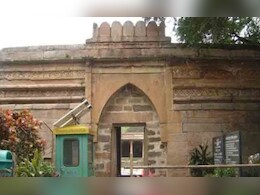 Dhar Bhojshala में ASI को मिली महत्वपूर्ण चीजें, जानें 14वें दिन के सर्वे में खुदाई के दौरान क्या-क्या मिला? Dhar Bhojshala में ASI को मिली महत्वपूर्ण चीजें, जानें 14वें दिन के सर्वे में खुदाई के दौरान क्या-क्या मिला?