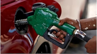 4 साल बाद 60 डॉलर से नीचे लुढ़का कच्चे तेल का भाव, 2026 में भारी गिरावट के आसार, क्या पेट्रोल-डीजल होंगे सस्ते?