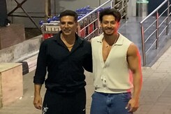 <i>Bade Miyan</i> Akshay Kumar And <i>Chote Miyan</i> Tiger Shroff Pose Together <i>Bade Miyan</i> Akshay Kumar And <i>Chote Miyan</i> Tiger Shroff Pose Together