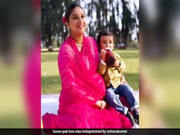 मोहेना सिंह ने करवाया मैटरनिटी फोटोशूट, फैमिली संग फोटो देख फैंस ने दिया ये रिएक्शन  मोहेना सिंह ने करवाया मैटरनिटी फोटोशूट, फैमिली संग फोटो देख फैंस ने दिया ये रिएक्शन