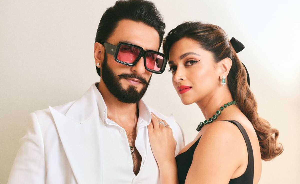 मुंबई में वोट के लिए जोश में सितारे, प्रेग्नेंट दीपिका का पूरा ख्याल रख पोलिंग बूथ तक ले गए रणवीर