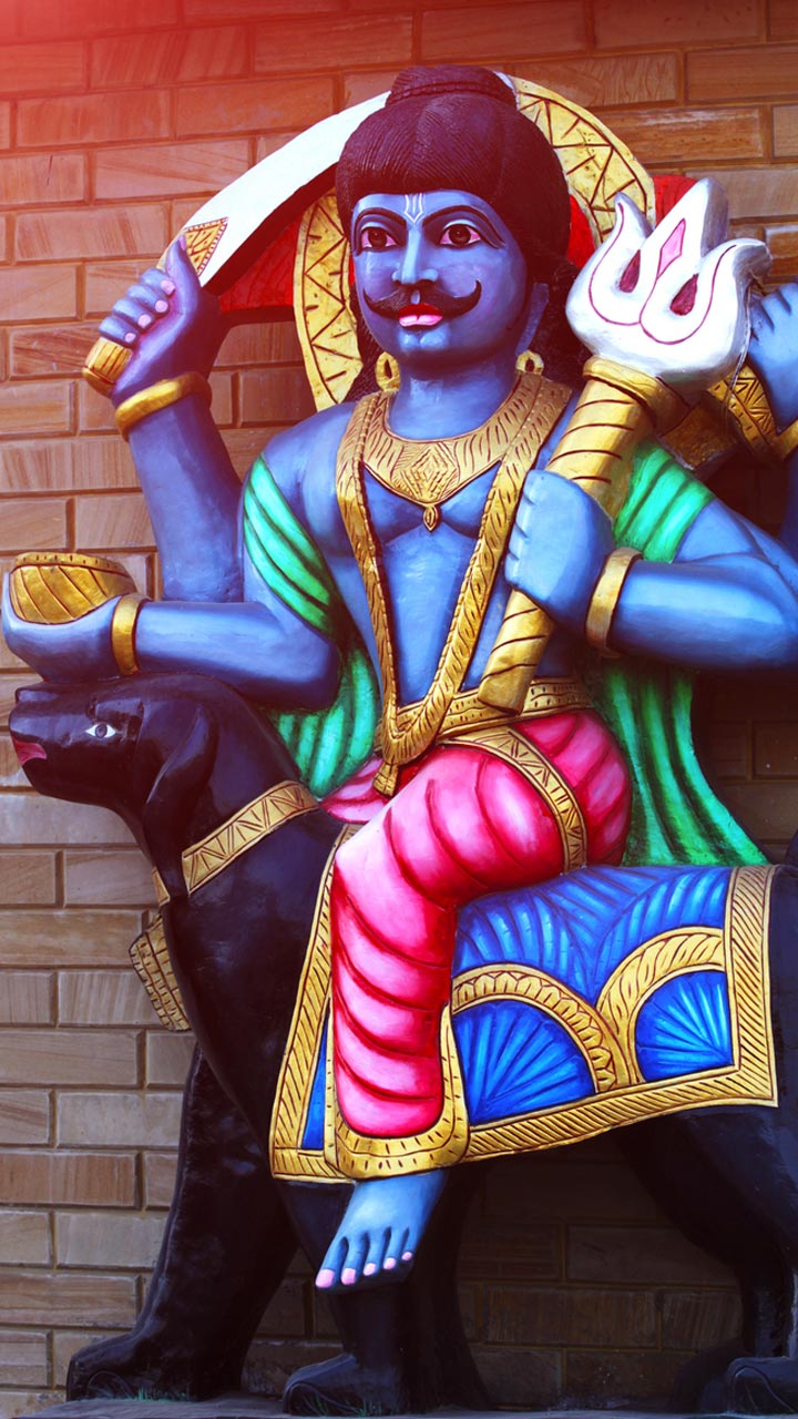 Shani Dev: इन राशियों में रहती हैं शनि देव की विशेष कृपा, पंडित जी से जानिए पूरी जानकारी