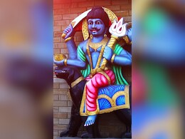 ज्योतिषाचार्य से जानिए किन आदतों के कारण नाराज हो जाते हैं शनि देव, अब से सुधार लीजिए अपनी हैबिट्स