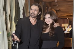 Arjun Rampal Twinned In Black With His Girlfriend Gabriella Demetriades Arjun Rampal Twinned In Black With His Girlfriend Gabriella Demetriades