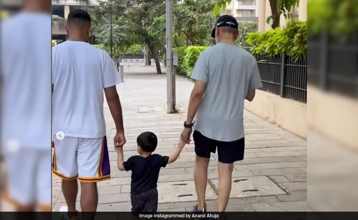 Sonam Kapoor And Anand Ahuja's Son Vayu's Famjam With Grandparents