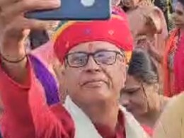 Lok Sabha 2024: वोट के लिए क्या-क्या कर रहे पूर्व गहलोत मंत्री, पहले मॉर्निंग वॉक, फिर योग और अब डांस करते नजर आए