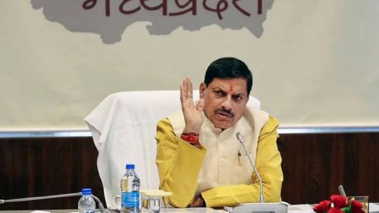 CM यादव ने की केंद्रीय मंत्री की तारीफ, कहा- 'सिंधिया जी जब बैटिंग करने आते हैं तो चौके से कम...'