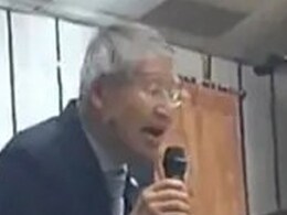 77 साल के Mitsubishi Executive ने तमिल में गाया रजनीकांत की फिल्म का ये गाना, आवाज के कायल हुए लोग 77 साल के Mitsubishi Executive ने तमिल में गाया रजनीकांत की फिल्म का ये गाना, आवाज के कायल हुए लोग
