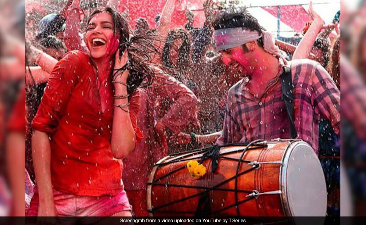 Weekend Binge: Celebrate Holi With These 5 Bollywood Movies