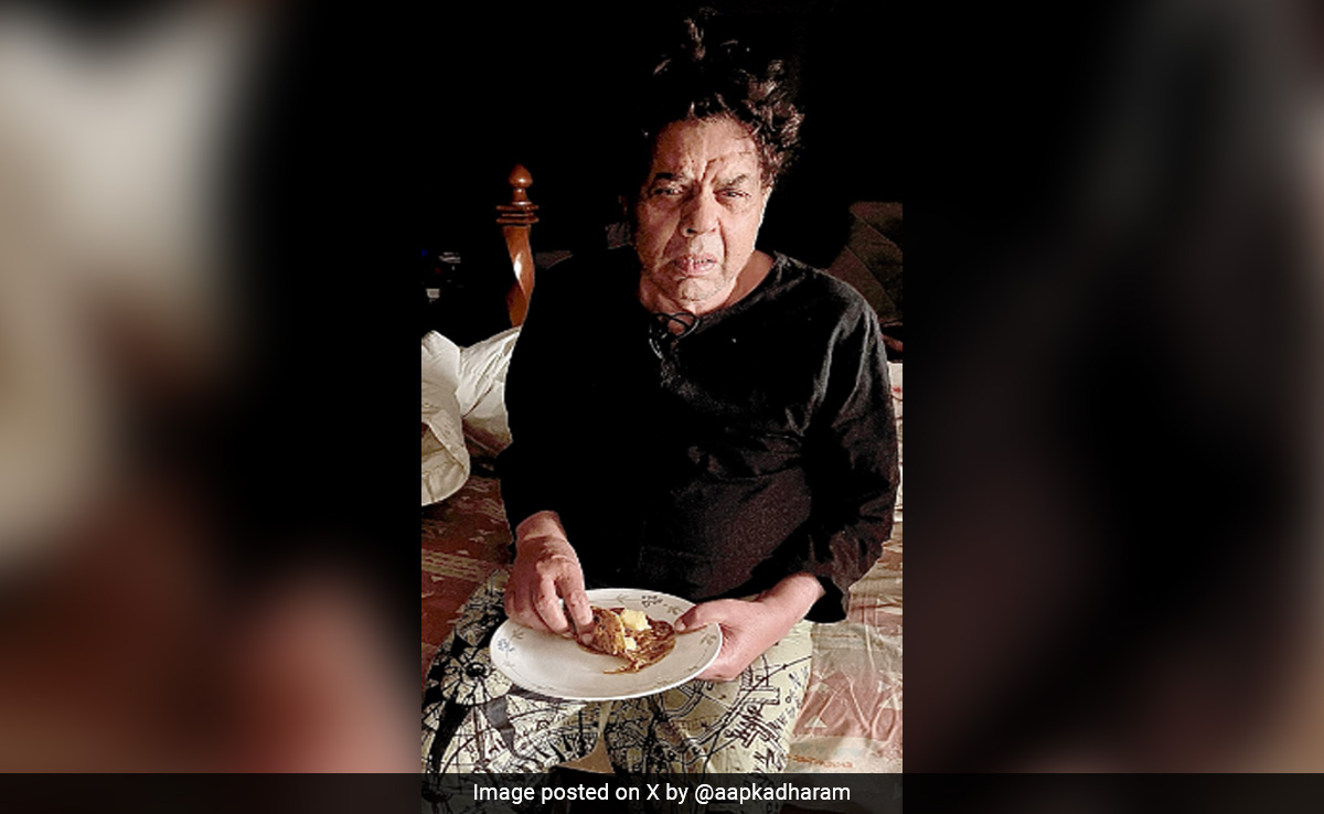 आधी रात हो गई...नींद...सुबह चार बजे धर्मेंद्र ने शेयर की ऐसी फोटो कि फैंस को होने लगी चिंता