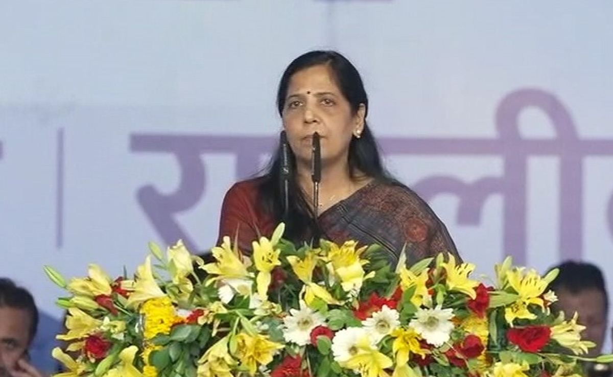 Sunita Kejriwal Reads Out Jailed Husband's 6 "Guarantees" Ahead Of Polls