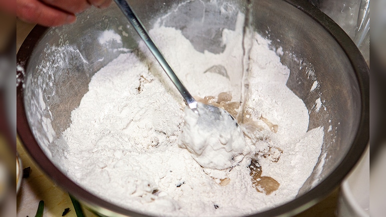 कोलेस्ट्रॉल को कंट्रोल करने के लिए कौन से आटे की रोटी खाएं?