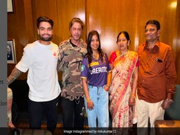 क्रिकेटर रिंकू सिंह की फैमिली से मिले शाहरुख खान, सामने आई अनदेखी तस्वीरें तो फैंस बोले- आखिर यह पल आ ही गया क्रिकेटर रिंकू सिंह की फैमिली से मिले शाहरुख खान, सामने आई अनदेखी तस्वीरें तो फैंस बोले- आखिर यह पल आ ही गया