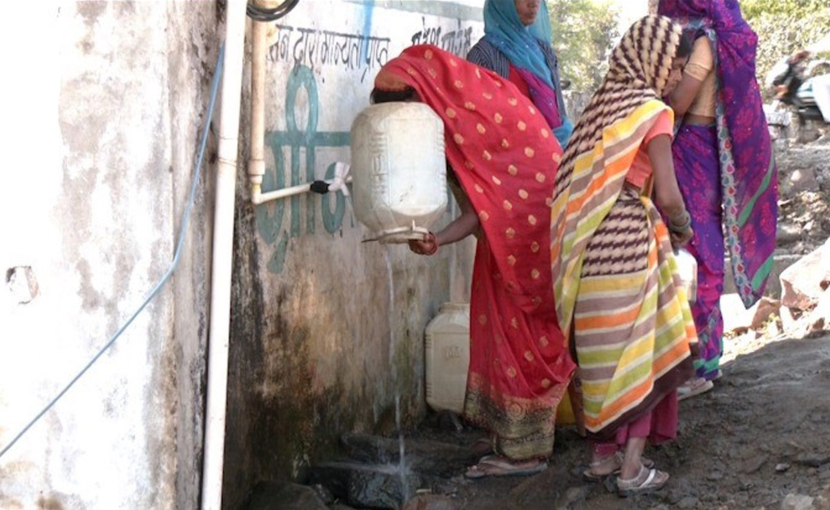 MP में 'हर घर नल से जल' योजना का हाल ! भोपाल के गांव में 1000 रु.प्रति महीने पर मिलता है 10 मिनट पानी