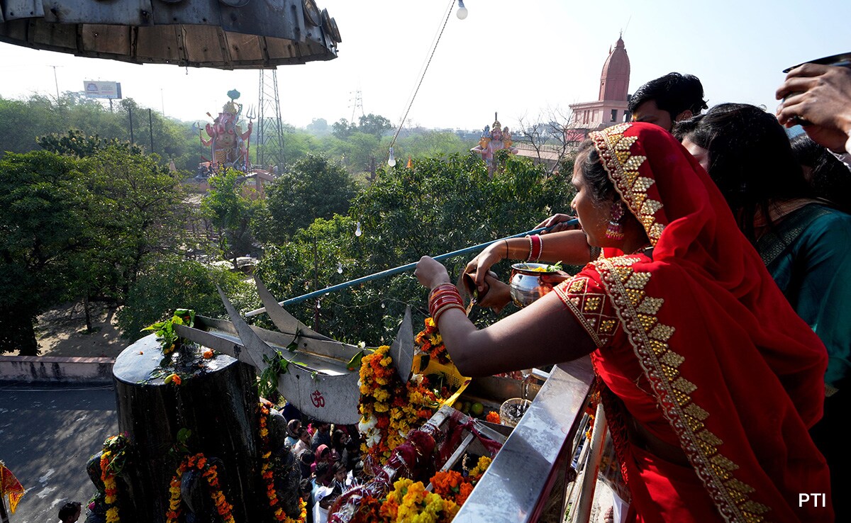 Devotees at the Gufa Wala Mandir on the Mahashivratri festival, in Delhi. Devotees at the Gufa Wala Mandir on the Mahashivratri festival, in Delhi.