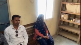 15 हजार की रिश्वत लेते हुए रंगे हाथों पकड़े गए पति-पत्नी, जानिए किस एवज में वसूल रहे थे पैसे&nbsp;