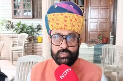 बांसवाड़ा में महेंद्रजीत सिंह मालवीया ने ऐसे मनाई होली बांसवाड़ा में महेंद्रजीत सिंह मालवीया ने ऐसे मनाई होली