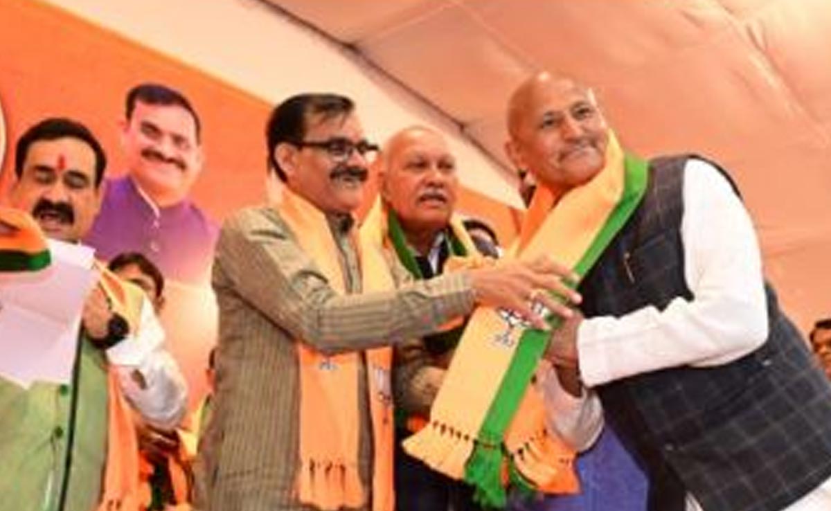 छिंदवाड़ा में कांग्रेस को फिर लगा झटका, पूर्व विधायक गंभीर सिंह समेत कई नेता BJP में हुए शामिल