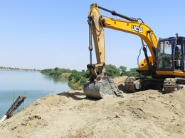 राजस्थान में बजरी माफियाओं के खिलाफ अब तक की सबसे बड़ी कार्रवाई, करोड़ों की मशीनरी जब्त राजस्थान में बजरी माफियाओं के खिलाफ अब तक की सबसे बड़ी कार्रवाई, करोड़ों की मशीनरी जब्त