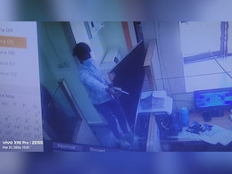 Bank Loot: लोकसभा चुनाव के बीच बैंक में लाखों की लूट, हवाई फायर करते रुपए लूट भागे बदमाश, CCTV में कैद हुई वारदात Bank Loot: लोकसभा चुनाव के बीच बैंक में लाखों की लूट, हवाई फायर करते रुपए लूट भागे बदमाश, CCTV में कैद हुई वारदात