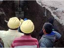 Mudslide in Rajasthan: राजस्थान में सीवरेज कार्य के दौरान मिट्टी धंसने से 4 मजदूर दबे, 2 की मौत, अन्य का इलाज जारी Mudslide in Rajasthan: राजस्थान में सीवरेज कार्य के दौरान मिट्टी धंसने से 4 मजदूर दबे, 2 की मौत, अन्य का इलाज जारी