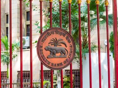 बैंक ब्याज वसूली में उचित तरीका अपनाएं, ग्राहकों को अतिरिक्त शुल्क लौटाएंः आरबीआई