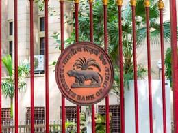 बैंक ब्याज वसूली में उचित तरीका अपनाएं, ग्राहकों को अतिरिक्त शुल्क लौटाएंः आरबीआई