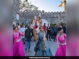 देवर की बारात में भाभी ने 'लो चली मैं' गाने पर किया कमाल का डांस, परफॉर्मेंस देख झूम उठे लोग, बोले- ऐसी भाभी सबको मिले देवर की बारात में भाभी ने 'लो चली मैं' गाने पर किया कमाल का डांस, परफॉर्मेंस देख झूम उठे लोग, बोले- ऐसी भाभी सबको मिले