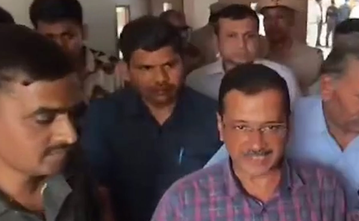 Arvind Kejriwal's Wife Reaches Probe Agency Office To Meet Him